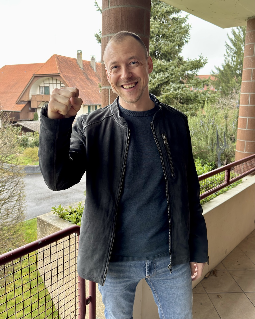 Daniel Schlunegger auf Balkon nach Wahlsieg Grossrat Kampagne 2026